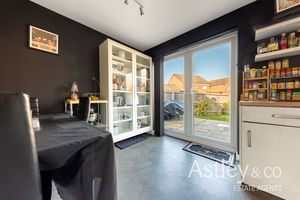 kitchen- click for photo gallery